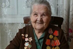 97-летняя бабушка завела аккаунт в Instagram, где читает стихи и рассказывает о войне
