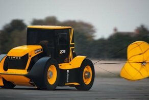 Самый быстрый в мире доработанный трактор JCB Fastrac разогнали до до 247 км/ч