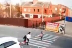 Авария дня. В Краснодарском крае машина сбила женщину с дочерью на глазах у сына