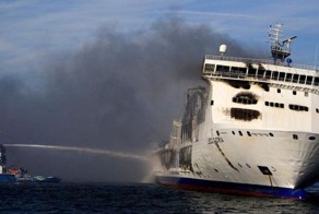 Пожар на пароме в Балтийском море (8 фото)