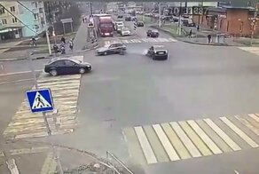 Авария дня. В Подмосковье автомобиль сбил мать с ребенком в коляске