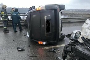 Авария дня. ДТП с участием трех машин на мосту в Твери