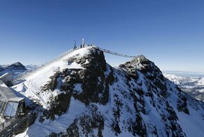 10 головокружительных подвесных мостов