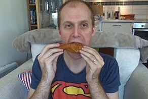 Блогер питался неделю едой из KFC и похудел