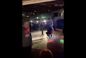 Мужчина не рассчитал силы во время приватного танца стриптизерши