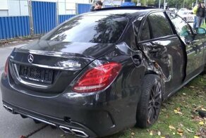 Владелец мощного Мерседеса хотел выпендриться, но что-то пошло не так