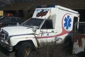 В Чехии продают уникальную «скорую» на шасси УАЗ с кабиной от лимузина Tatra