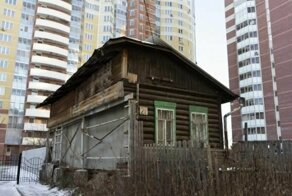 Хозяин половины избушки решил впарить ее застройщику за 500 тыс евро. Не вышло