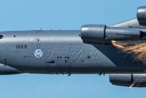 Почему американский "B-52" с "морщинами"?