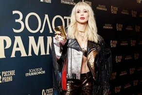 Перья, розы, леопард: во что вырядились получательницы "Золотого граммофона-2019"