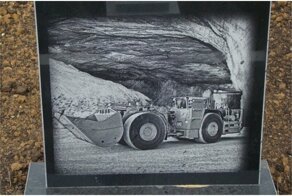 Мертвый город: труженики-герои нашей повседневной жизни, увековеченные в камне