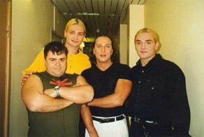 Когда они были молодыми: редкие фото отечественных звезд из 90-х