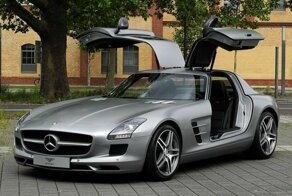 В Сыктывкаре  конфискованный Mercedes SLS AMG бросили ржаветь под открытым небом