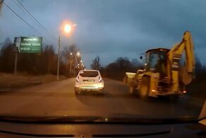 Автомобилистка выбралась из кювета целой