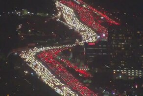 Это красиво: огромная пробка в Лос-Анджелесе на День благодарения