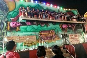 Посетители тайского парка развлечений упали с высокого аттракциона