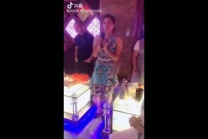 Некоторым девушкам лучше не начинать петь