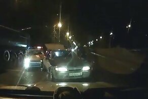 Мгновенная карма настигла любителя езды по встречной полосе