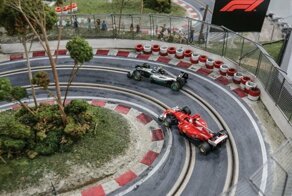 Гоночная трасса Формулы-1 в масштабе 1:32