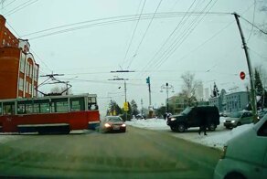 Авария дня. ДТП с участием трамвая в Томске