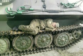 Солдат спит — служба идет