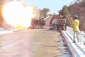 Подборка гифок из серии - на волоске от смерти (15 гифок)