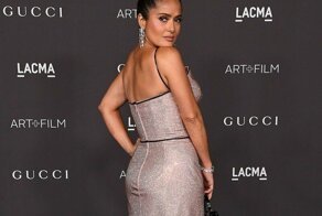 Сальма Хайек похвасталась своей фигурой в прозрачных кружевах