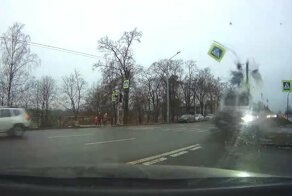 Авария дня. Тест-драйв в Санкт-Петербурге обернулся краш-тестом