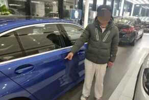 Парень специально повредил авто, чтобы вынудить отца купить его