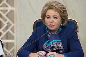 Матвиенко в костюме от Коко Шанель печалится о засилье импорта в сельхозе РФ