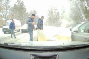 Авария дня. В Новосибирске Тойоту выбросило на встречку