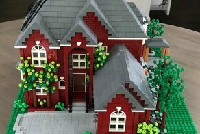 Дизайнер делает дома из LEGO на заказ