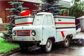 Специальная машина УАЗ для заливки ледовых арен и катков