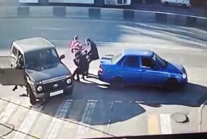 Ростовский водитель одним ударом уложил мужчин из заниженной «Приоры»