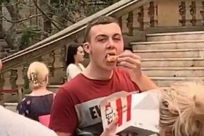 Поклонник KFC знатно потроллил веганов