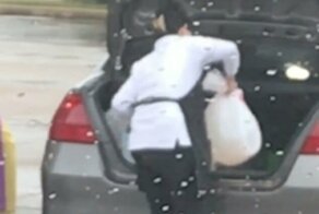 Видео: смекалистая автоледи залила бензин в пакеты