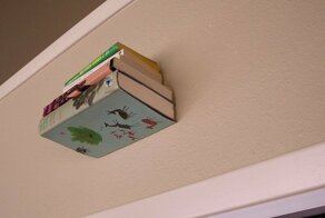 Книжная полка «Невидимая»