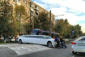 Идиоты за рулем: 15 неожиданных маневров от водителей, стиль вождения которых настораживает