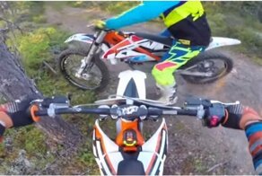 Когда становится скучно кататься на электробайке без звука