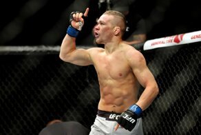 После победы российский боец ММА повздорил с бывшим чемпионом UFC