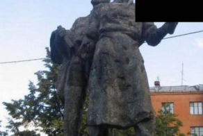 А че зря стоять... (2 фото)