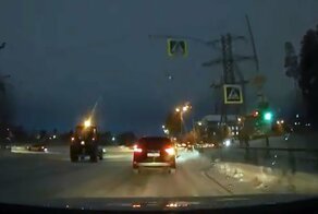 Авария дня. Трактор vs. микроавтобус