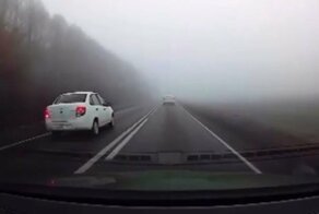 Авария дня. Необдуманный обгон в тумане