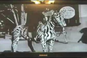 В кинохронику 1928 года попала женщина с мобильником (видео)