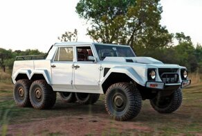 Lamborghini LM002 6x6 "Safari" — рендер трехосного итальянского внедорожника