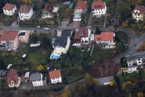 В Германии в центре города Шмалькальден провалилась земля (12 фото)