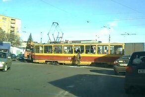 В Курске автокран столкнулся с трамваем, пострадала пассажирка