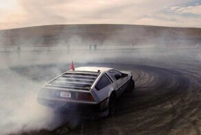 Инженеры из Стэнфорда научили дрифтовать беспилотный электрический DeLorean