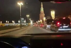Безнаказанный заезд по встречной полосе у стен Кремля