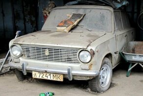 Автомобили, которые нашли во время сноса московских гаражей